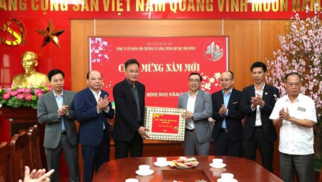 ĐỒNG CHÍ BÍ THƯ TỈNH ỦY KIỂM TRA TÌNH HÌNH VỆ SINH MÔI TRƯỜNG DỊP TẾT, CHÚC TẾT CÔNG TY CỔ PHẦN MÔI TRƯỜNG VÀ CÔNG TRÌNH ĐÔ THỊ THÁI BÌNH